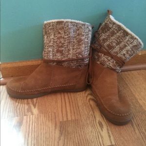 TOMS moccasin boots